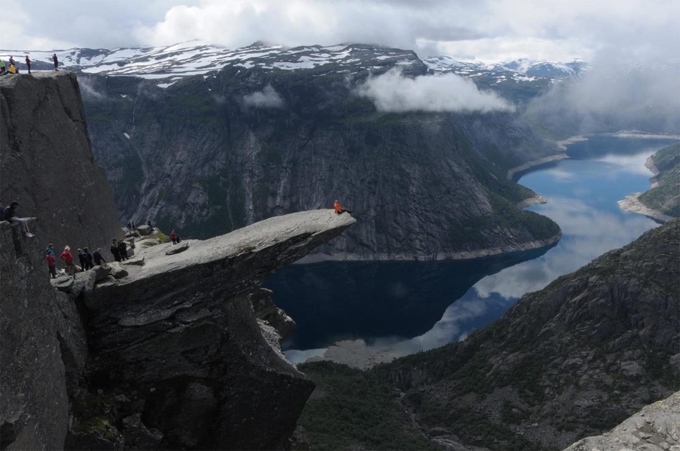 Eşikleri Aşmak: Trolltunga’ya Nasıl Çıktım?